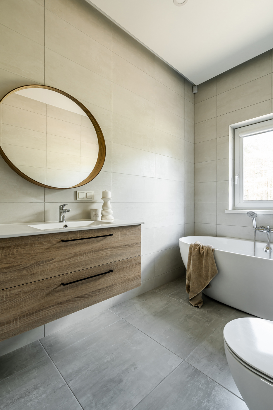 Vonios klasikinis interjeras, interjero sprendimai vonios kambariui. Jaukumas ir komfortas.